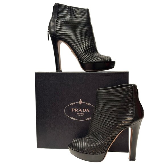 $1275 Prada black heels size 10/40 - Picture 1 of 6